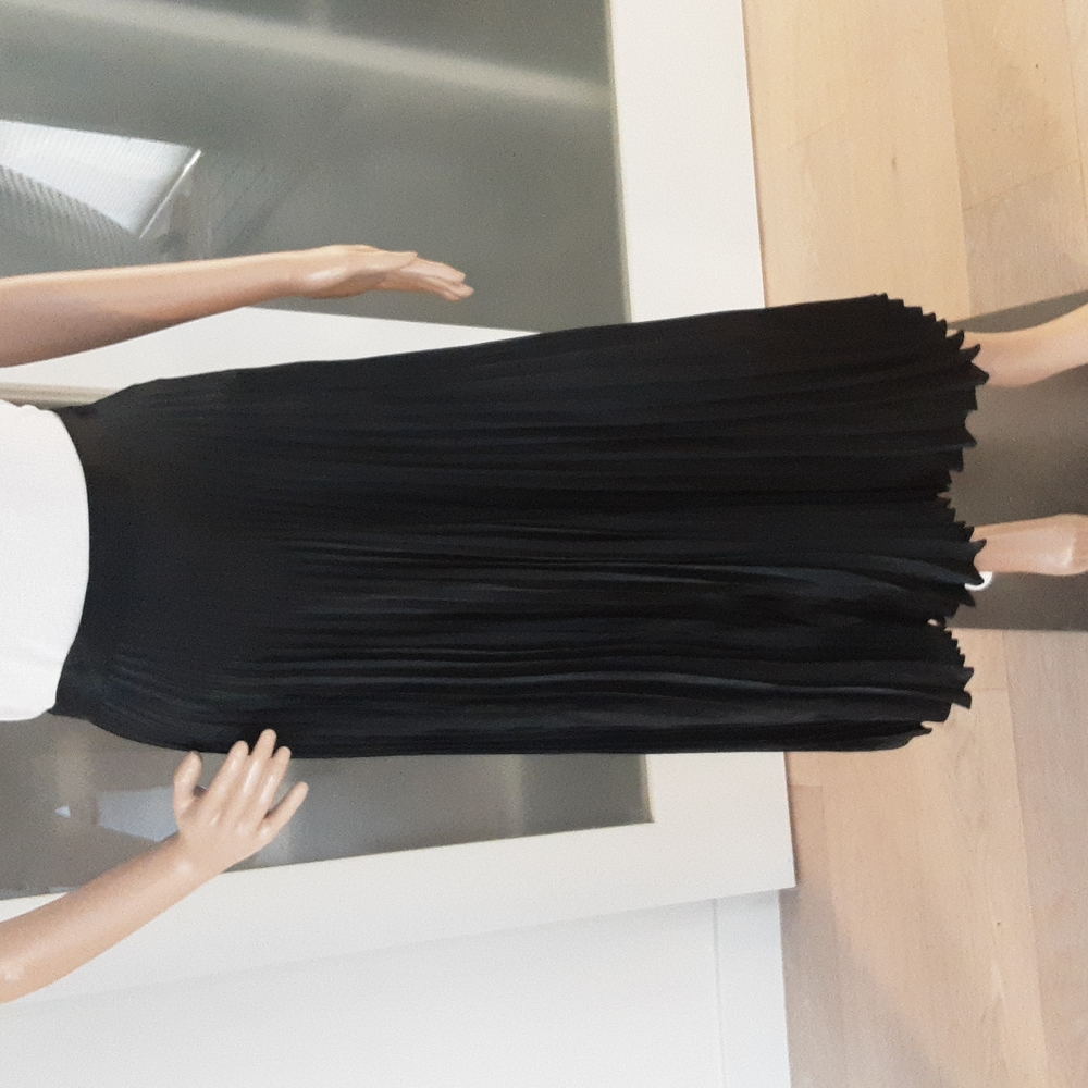 Giorgio Armani Black Broomstick Pleat Silk Maxi Skirt